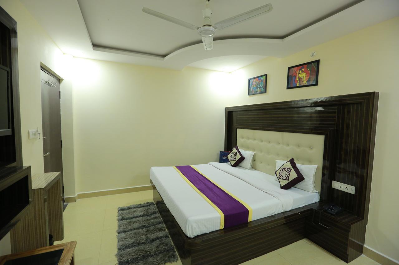 Oyo 8883 Hotel Comfort Zone Lakhnaú Exteriér fotografie
